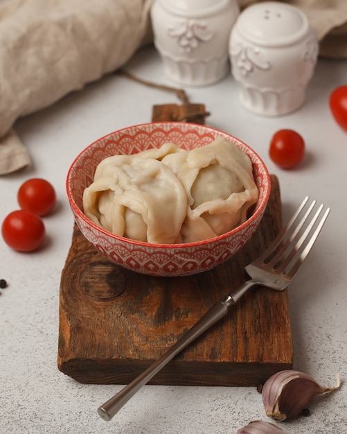 Gnocchi semilavorati preparati sul tavolo