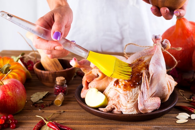 Preparare un pollo per il forno