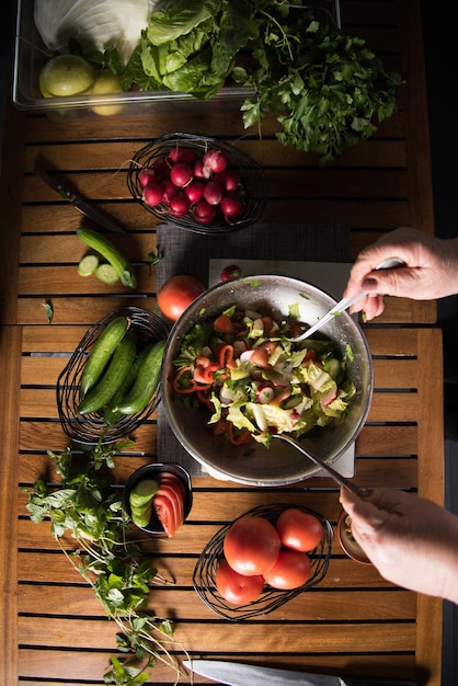 Photo preparing lebanese fatoush