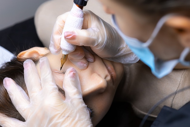 Preparing the model's eyes for the procedure of eyelash tattooing