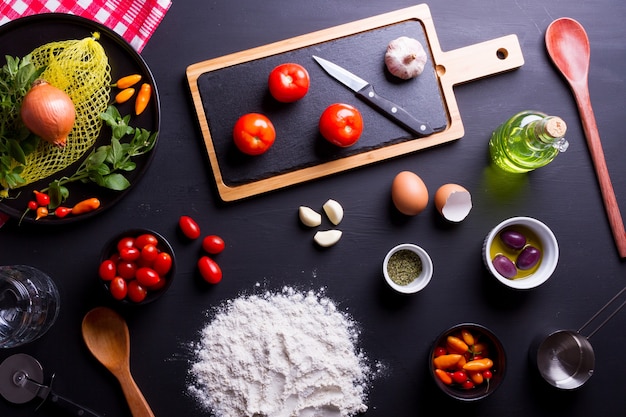 Photo preparing pizza, tomato sauce