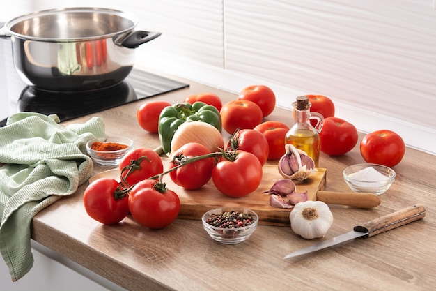 Photo preparing tomato sauce in the kitchen