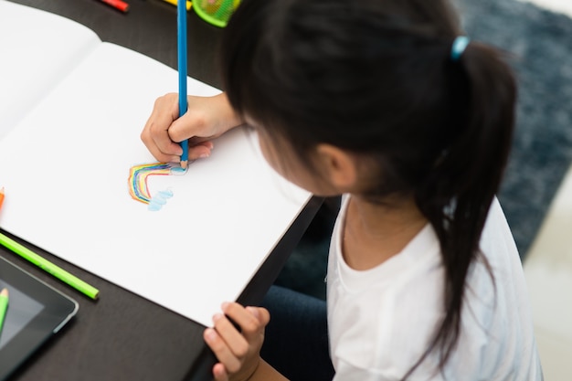 Preschooler child girl drawing and coloring