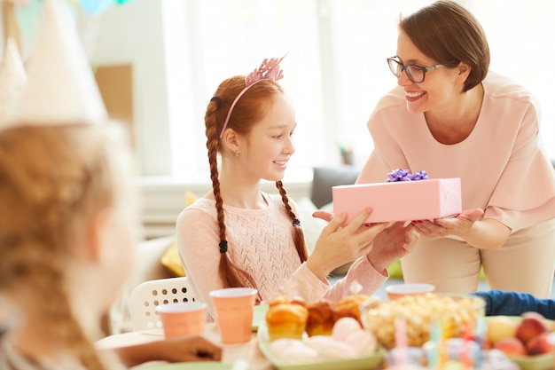 誕生日の女の子へのプレゼント