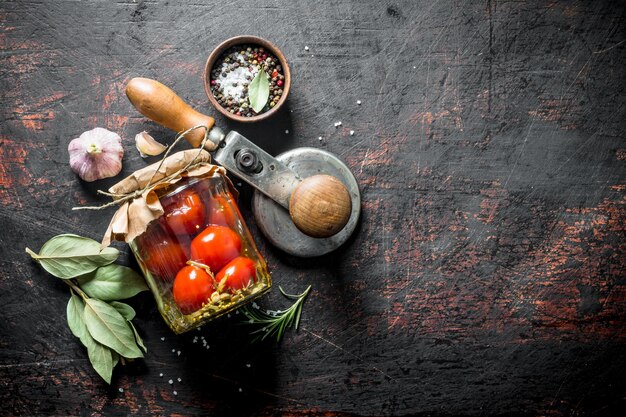 Preserved tomatoes with Bay leaf and garlic cloves