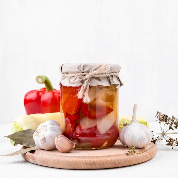 Photo preserved vegetables in transparent jar