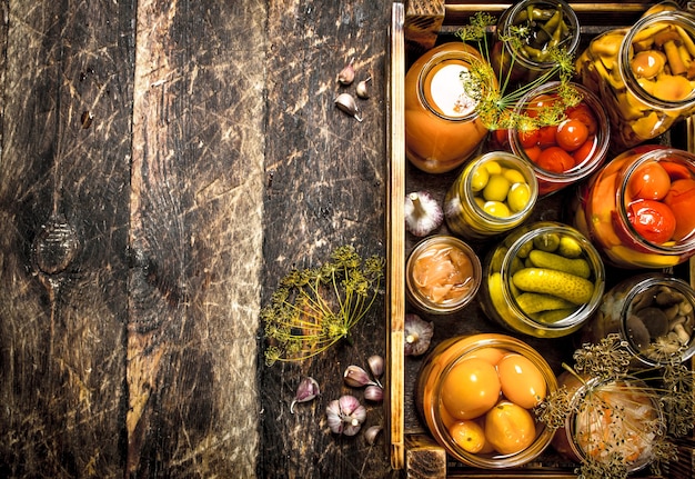 Preserves mushrooms and vegetables in a box 