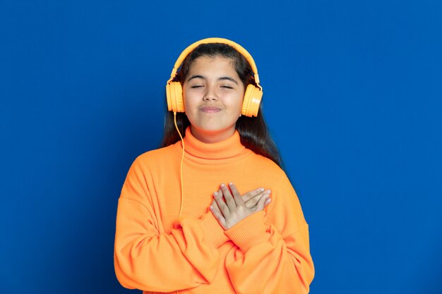 Preteen girl with yellow sweatshirt