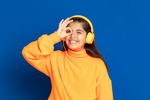 Preteen girl with yellow sweatshirt