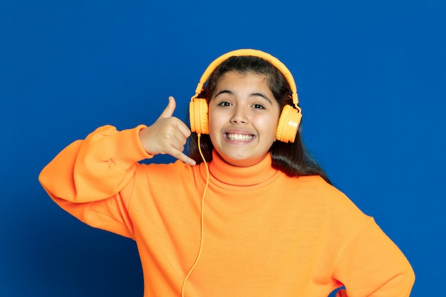 Preteen girl with yellow sweatshirt