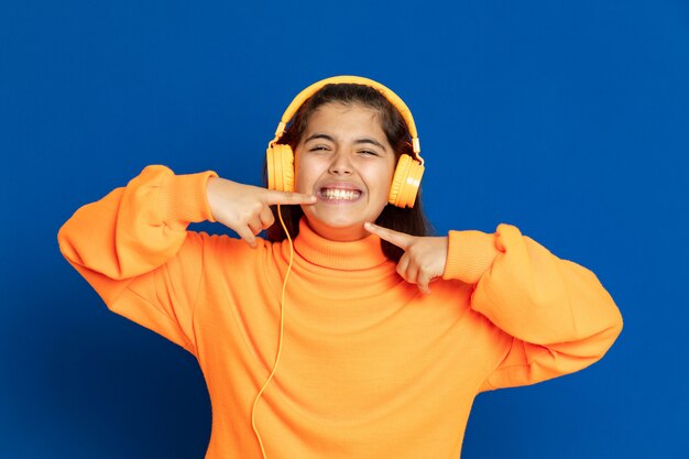 Preteen girl with yellow sweatshirt