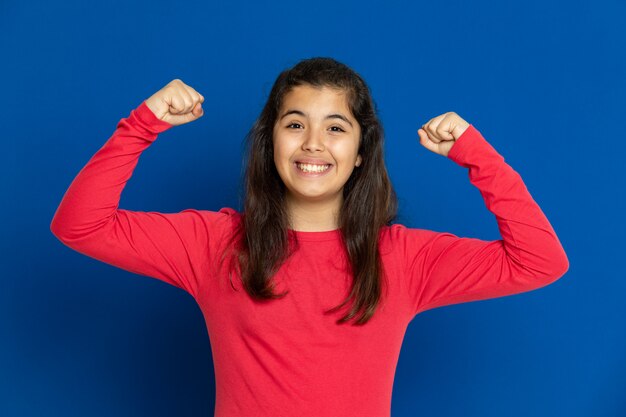 Preteen meisje met rode t-shirt