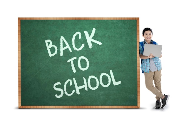 幼少期の生徒がテキストで学校に戻る