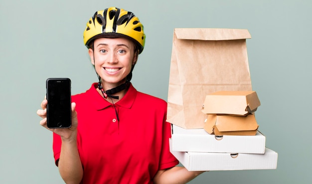 Photo pretty blonde deliverywoman with a paper bag