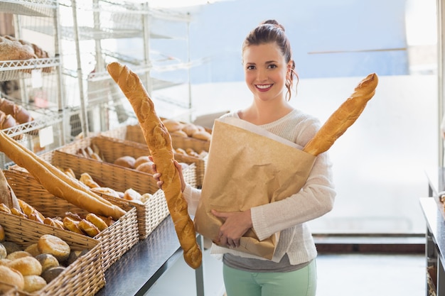 Borsa della tenuta abbastanza castana di pane