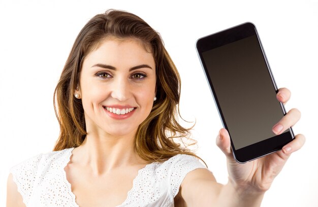 Photo pretty brunette showing smartphone