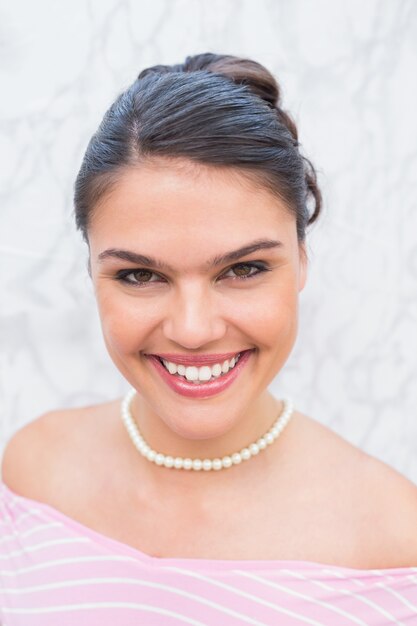 Photo pretty brunette with stylish up do