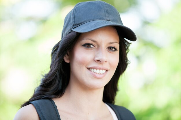 Photo pretty brunette woman hiking