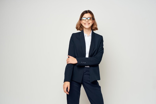 Photo pretty business woman in suit posing work official