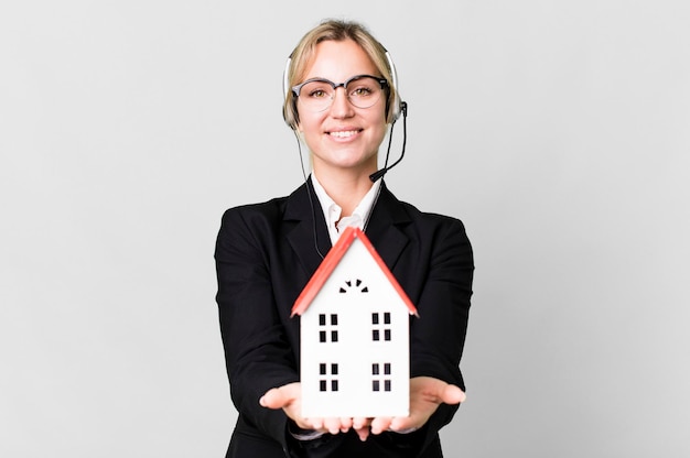 Photo pretty caucasian blonde businesswoman real state agent with headset