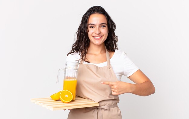 朝食付きのかわいいシェフの女性