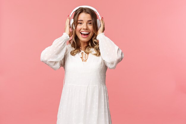 Photo pretty girl in white dress