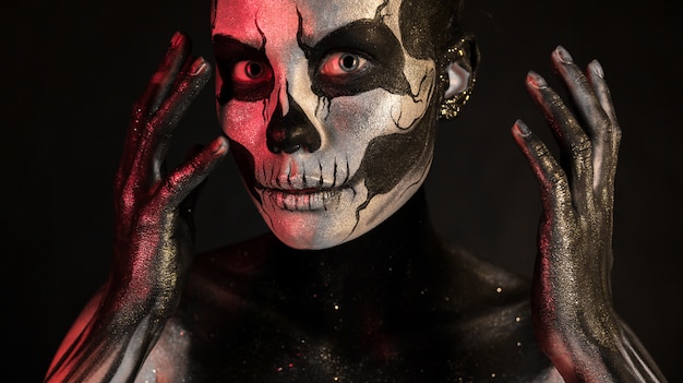 Photo pretty girl with skeleton makeup