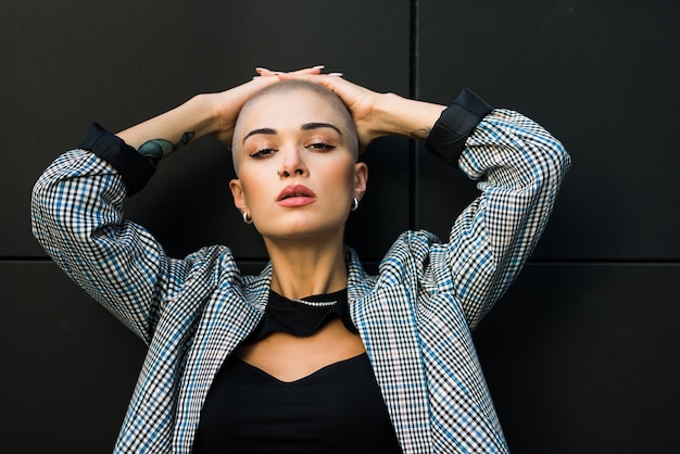 Pretty girl with stylish clothes posing - Beautiful woman with shaved head portrait