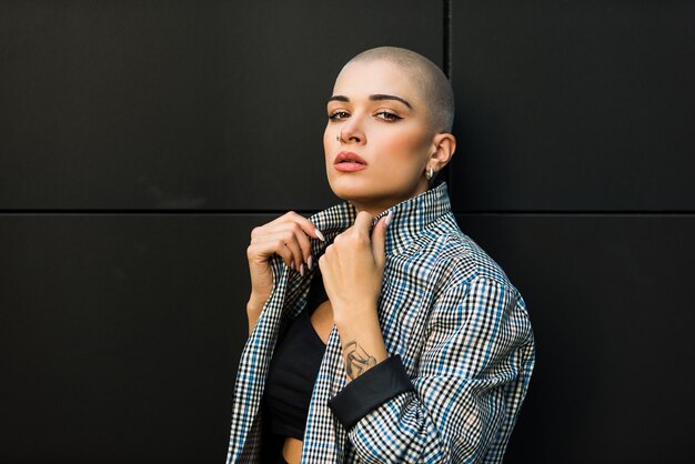 Pretty girl with stylish clothes posing - Beautiful woman with shaved head portrait