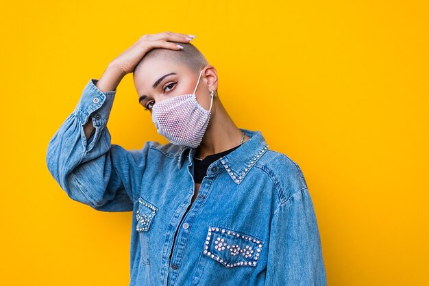 Pretty girl with stylish clothes posing - Beautiful woman with shaved head portrait