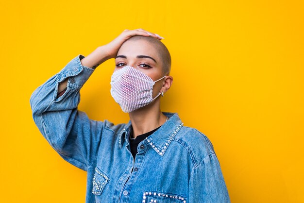 Pretty girl with stylish clothes posing - Beautiful woman with shaved head portrait