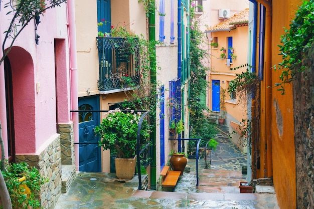 Photo pretty idylic old mediterranean houses  in collioure france