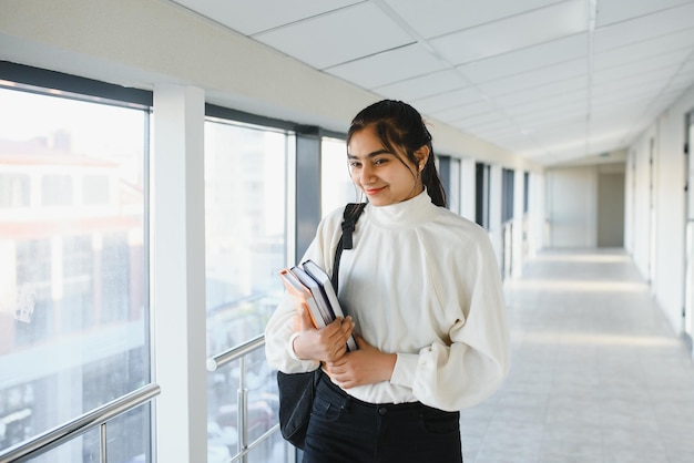 大学のかなりインドの女子大生