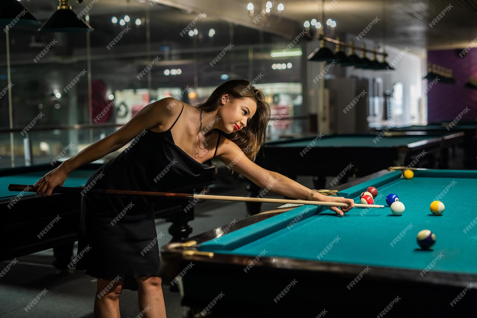 Billiard Game Online Training Course, Woman Playing Billiards