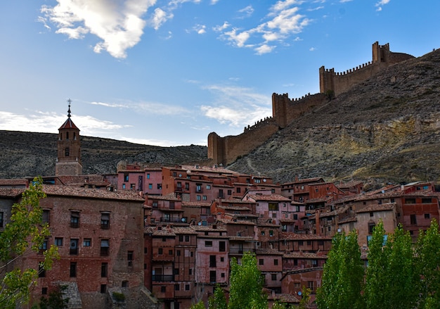 スペインのアルバラシンのかなり中世の町