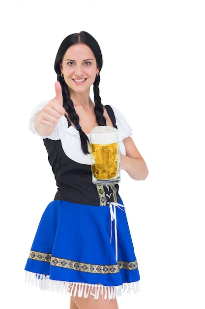 Foto boccale con coperchio della birra della tenuta abbastanza graziosa della ragazza di oktoberfest