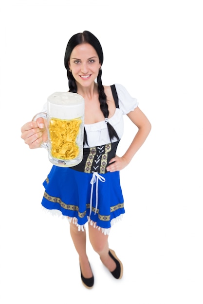 Foto boccale con coperchio della birra della tenuta abbastanza graziosa della ragazza di oktoberfest