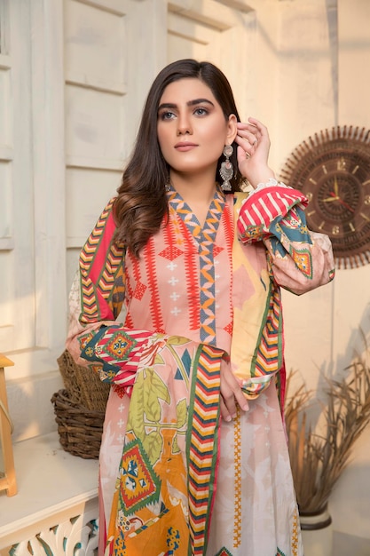 Photo pretty pakistani girl blushing pose for fashion shoot wearing traditional floral dress