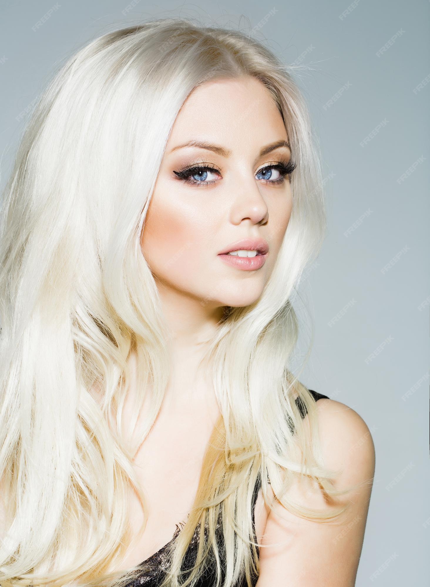  Premium Photo | Pretty platinum blonde girl