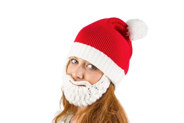 Photo pretty redhead in santa hat and beard