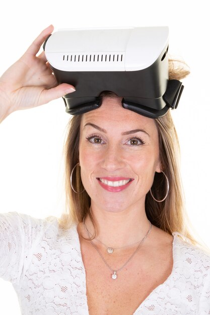 Photo pretty woman blonde smiling using virtual reality headset