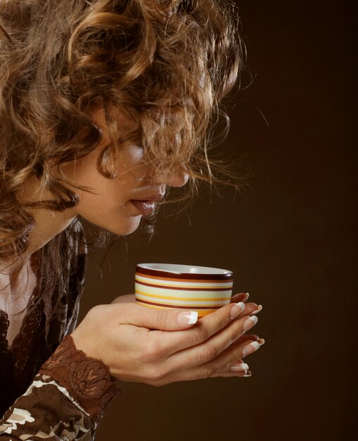  pretty woman drinking coffee 