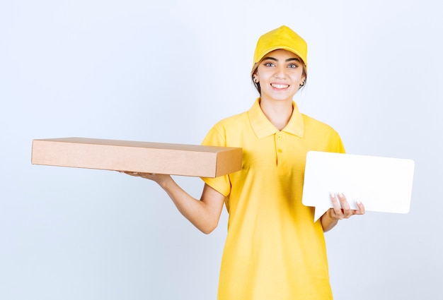 A pretty woman holding brown blank craft paper box and blank speech bubble.