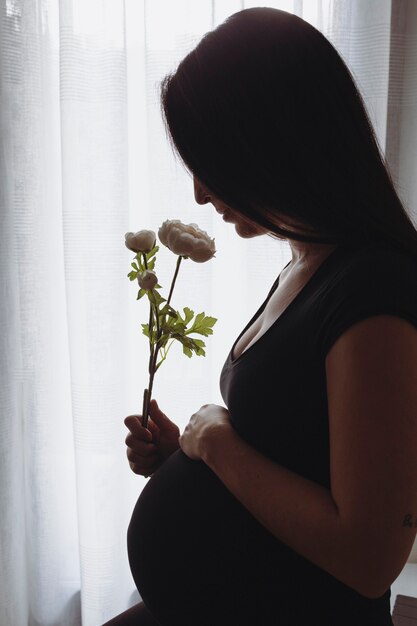 Foto bella donna e incinta di 39 settimanesagoma di donna incinta
