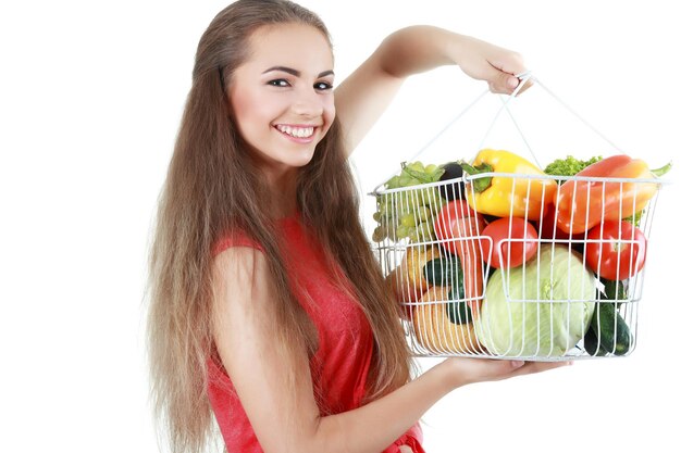 Foto bella donna con frutta e verdura