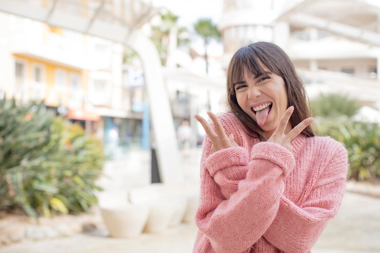 Photo かなり若い女性の表現を祝う