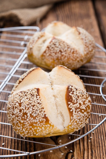 Pretzel Roll Met Sesam