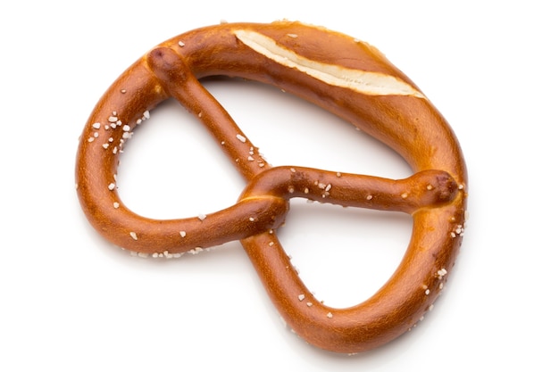 Pretzel tegen wit oppervlak