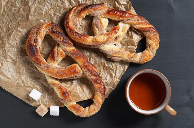 Pretzels with sugar and tea