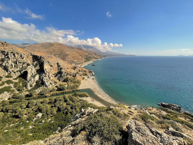 리비아 바다 강과 야자수 숲 남부 크레타 그리스의 Preveli 해변